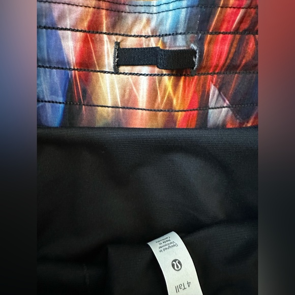 Lululemon Hotty Hot Short *High-Rise Long 4" Chroma Fusion Multi / Black Sz 4 - Picture 3 of 7